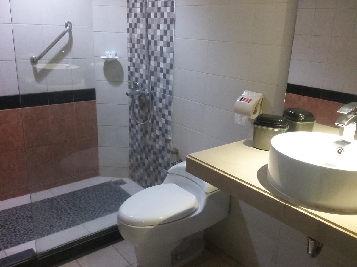 Hotel Kharisma Madiun Eksteriør billede
