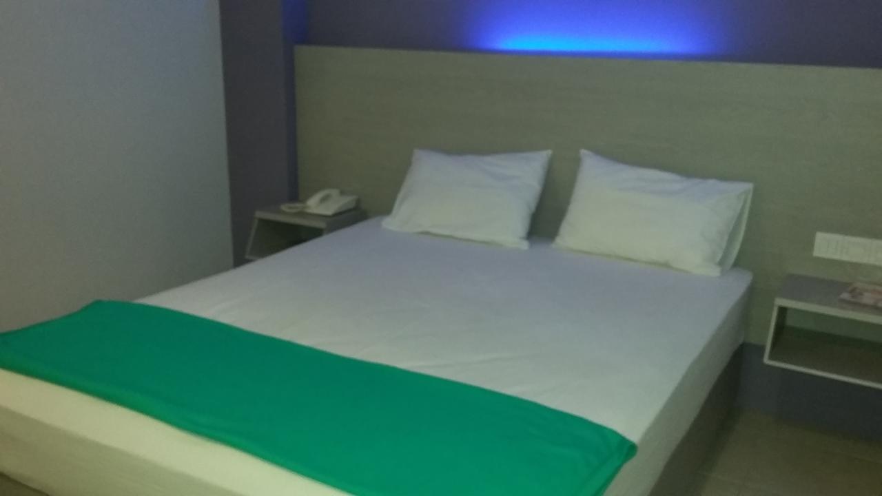Hotel Kharisma Madiun Eksteriør billede