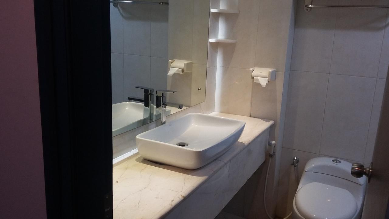 Hotel Kharisma Madiun Eksteriør billede