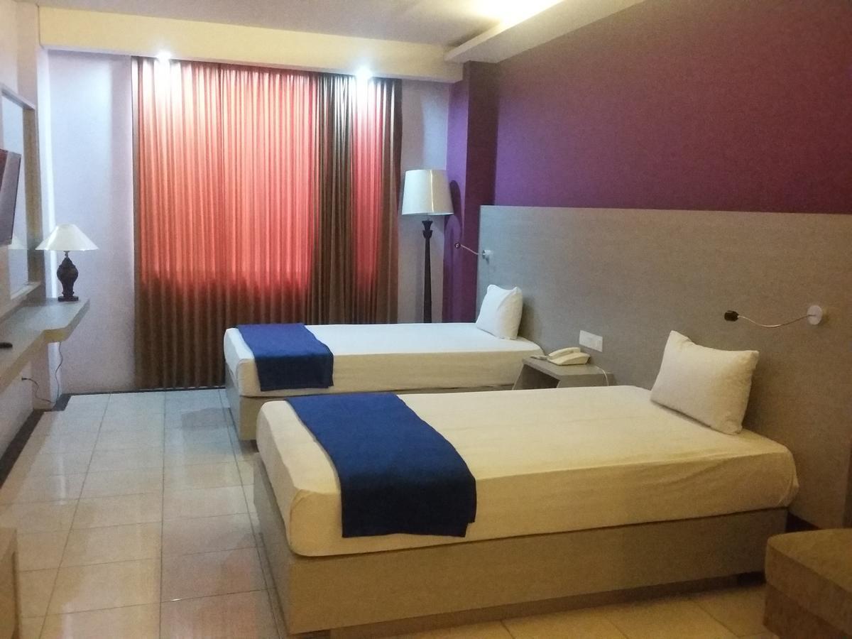 Hotel Kharisma Madiun Eksteriør billede