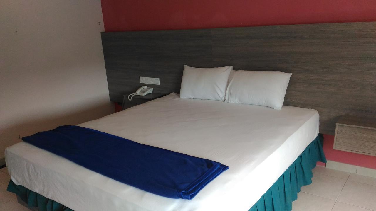 Hotel Kharisma Madiun Eksteriør billede