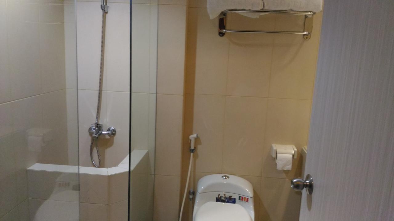 Hotel Kharisma Madiun Eksteriør billede