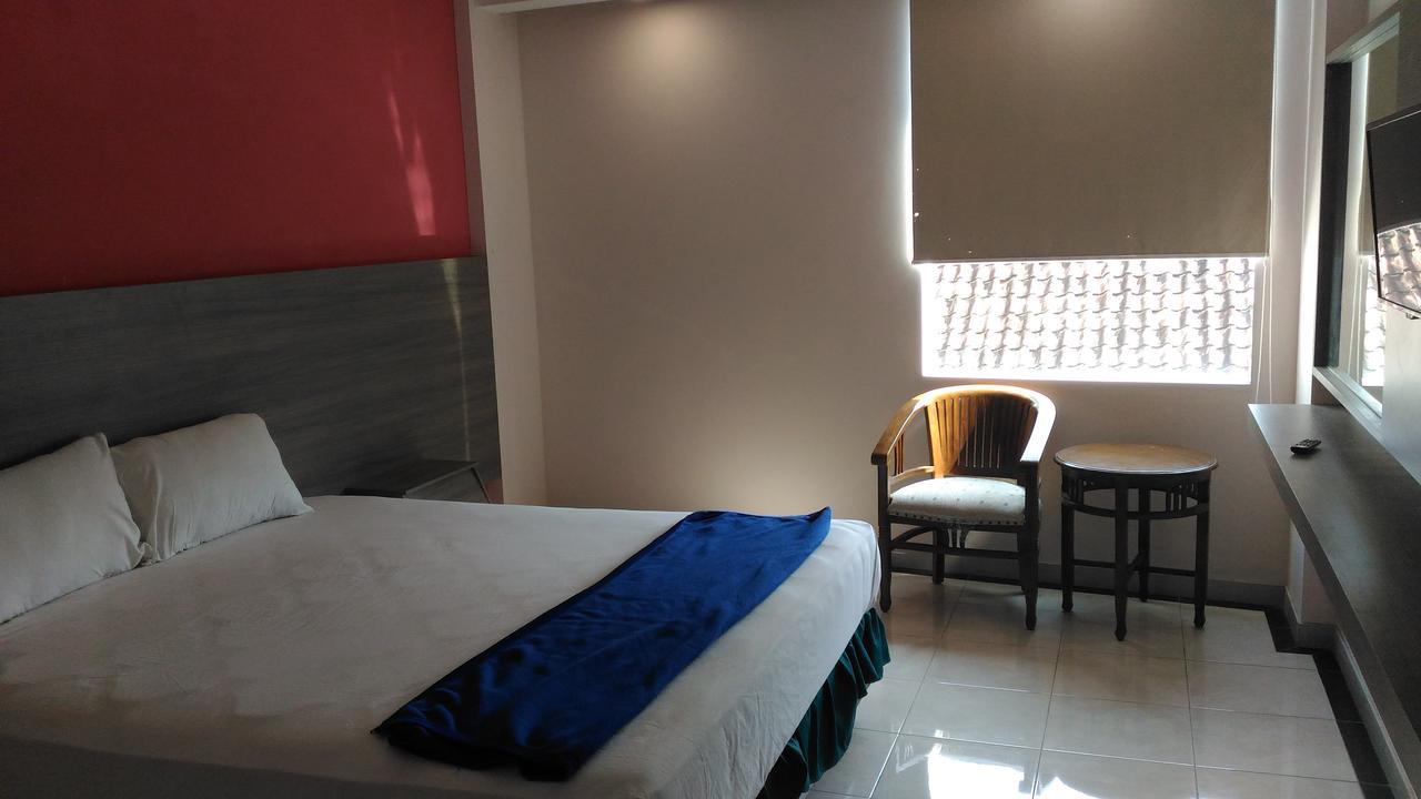 Hotel Kharisma Madiun Eksteriør billede