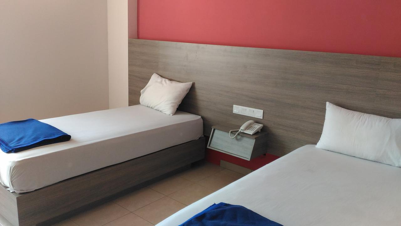 Hotel Kharisma Madiun Eksteriør billede