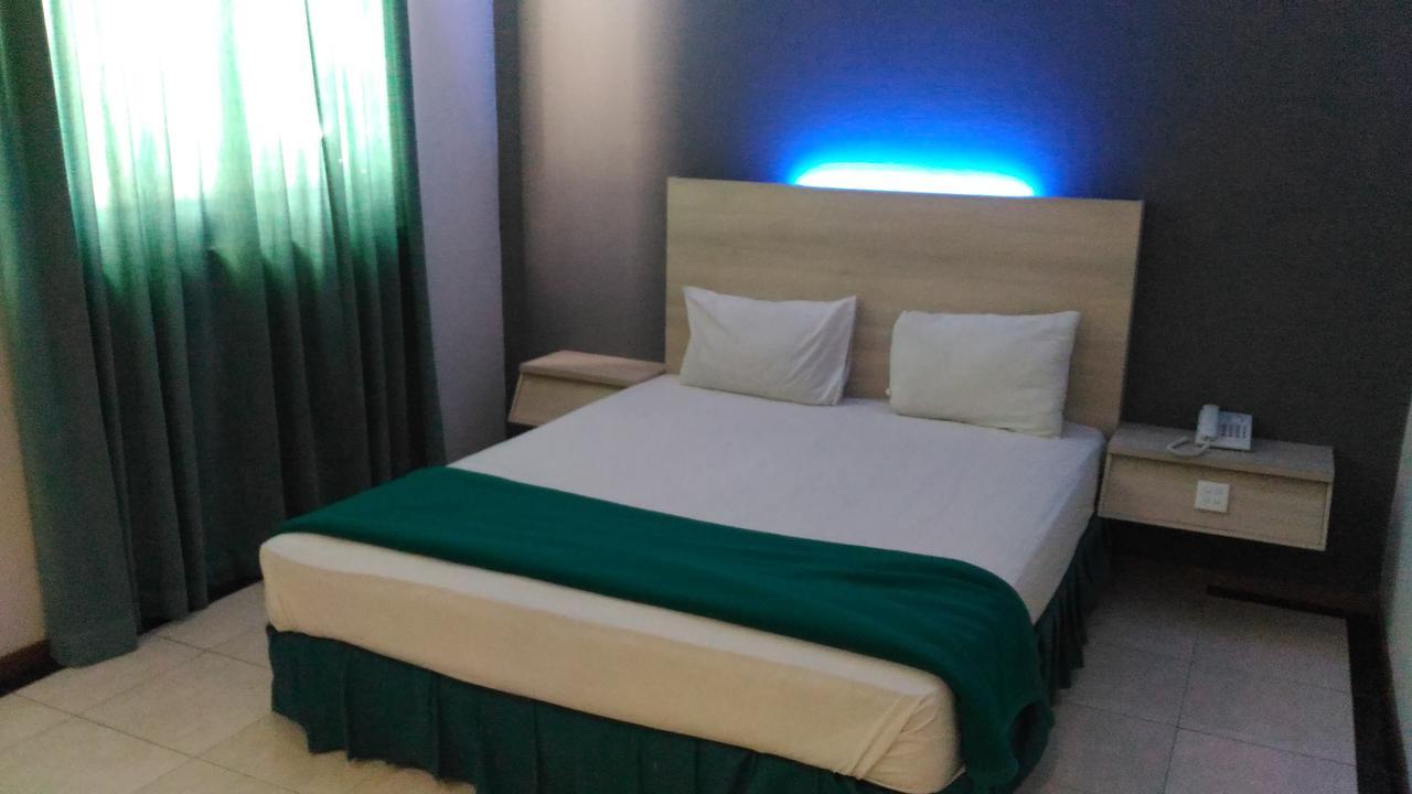 Hotel Kharisma Madiun Eksteriør billede