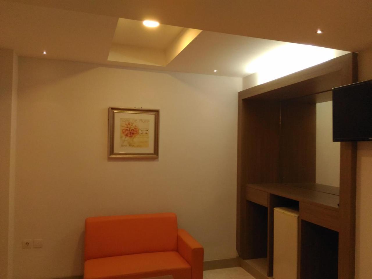 Hotel Kharisma Madiun Eksteriør billede