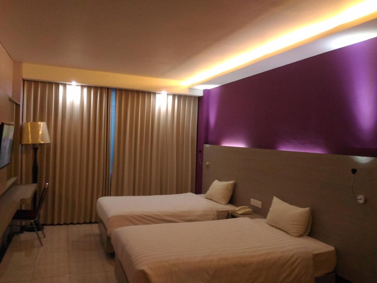 Hotel Kharisma Madiun Eksteriør billede