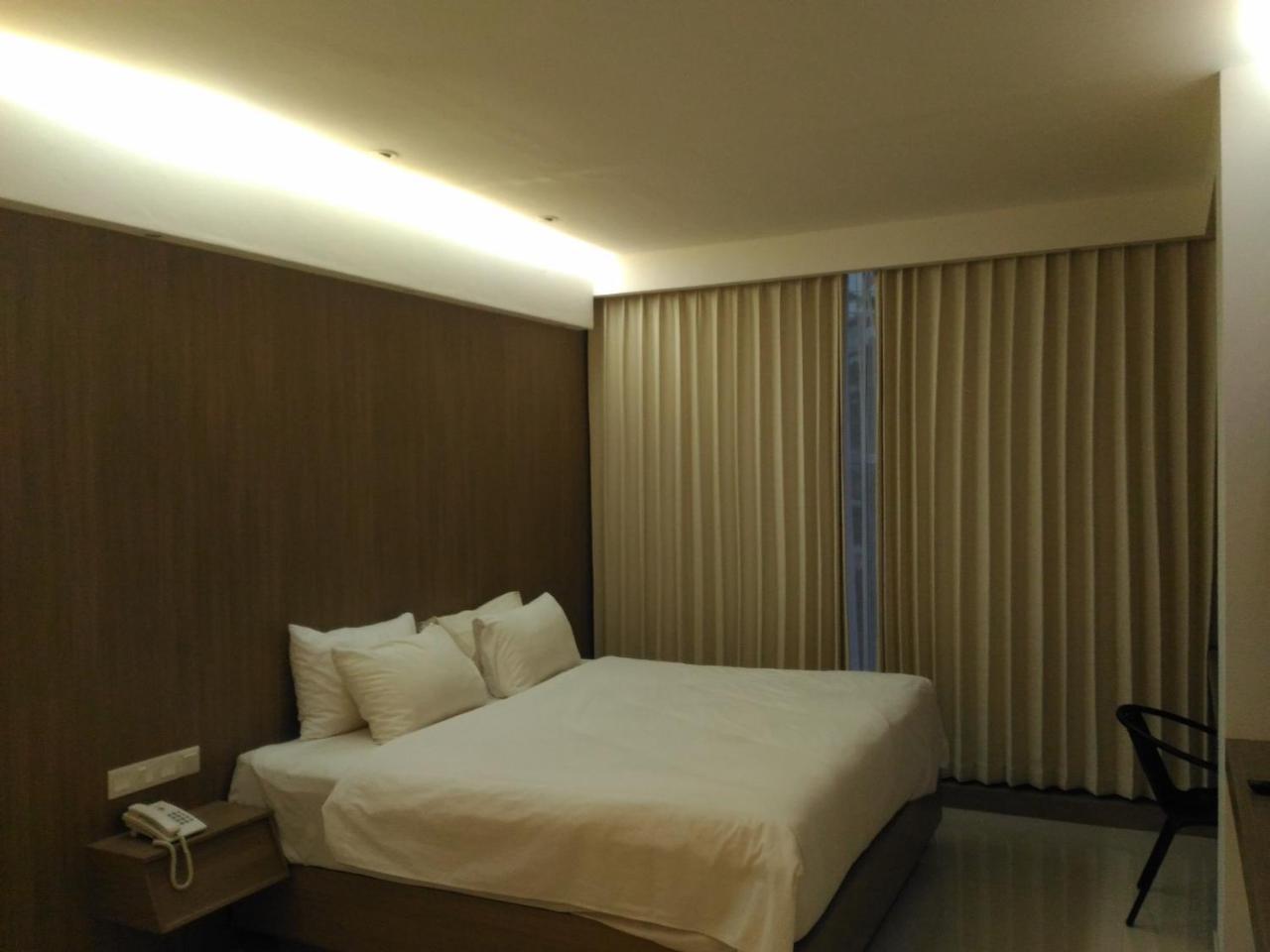 Hotel Kharisma Madiun Eksteriør billede