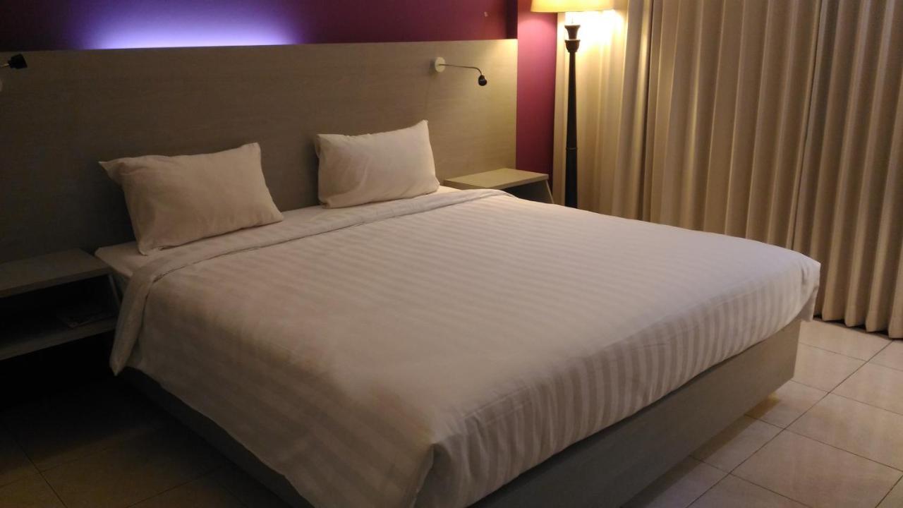 Hotel Kharisma Madiun Eksteriør billede