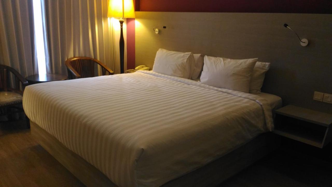 Hotel Kharisma Madiun Eksteriør billede